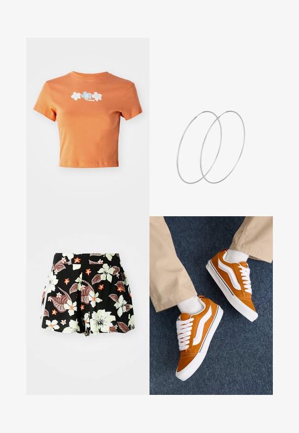 Korte, gecropte oranje t-shirt van katoen met korte mouwen, voorzien van witte en lichtblauwe geborduurde bloemen over de voorkant.; Zwarte bloemenkorte broek met grote lichtgroene en oranje bloemen en donkere bladeren, geplooid ontwerp, met zijzakken.; Sinaasappelcanvas sneakers met witte accenten en vetersluiting, met een textured oppervlak en een lage witte rubberen zool.; Zilveren hoepel oorbellen met een minimalistisch ontwerp. Cirkelvormig, gladde textuur en dun profiel. Lichtgewicht met een gepolijste afwerking.