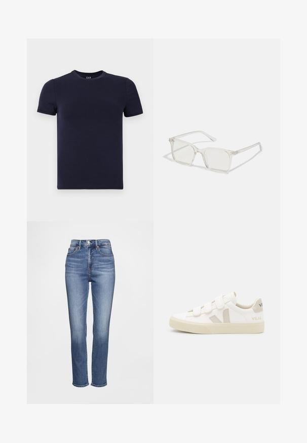 Marineblå t-shirt med rund hals lavet af glat bomuldsstof, med korte ærmer og normal pasform. Enkel, sømløs design uden mønstre.; Højtaljede blå jeans lavet af denim med et klassisk design med fem lommer, diskrete whiskering-detaljer og et lige ben-snit.; Hvide sneakers med velcro-remme, suede detaljer i beige, struktureret gummisål og V-logo i grå. Minimalistisk design, afrundet form.; Klare plastiske briller med firkantet ramme og gennemsigtige linser, der har guld accenter på tempelstængerne for ekstra detaljer.