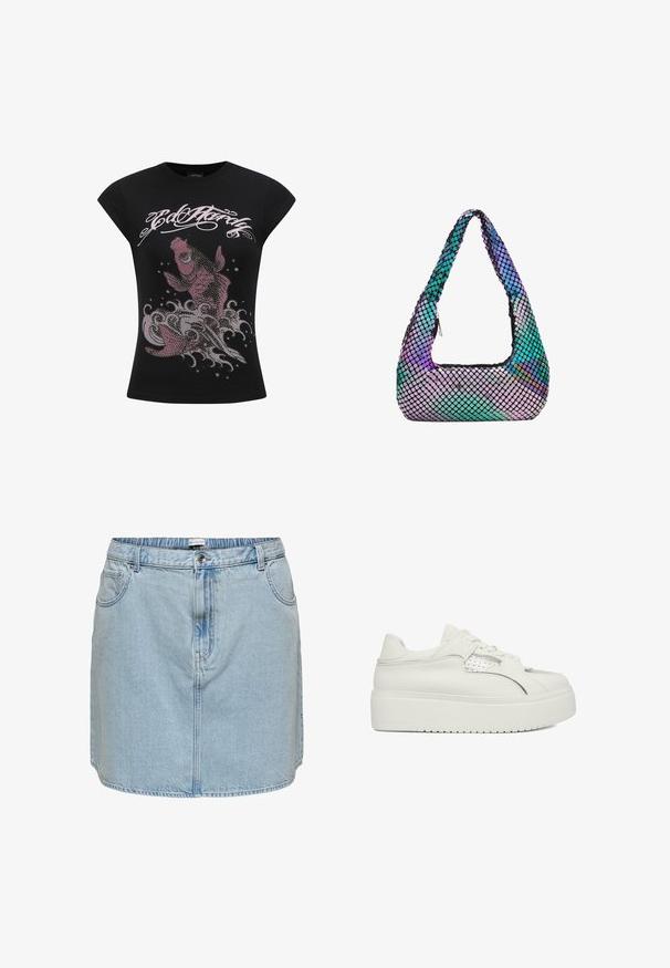 Zwarte t-shirt met korte mouwen, voorzien van een roze strass visontwerp en golfpatronen, versierd met zilveren accenten en tekst.; Lichtblauwe denimrok met riemlussen, knoop- en ritssluiting aan de voorkant en zijzakken, licht gebogen zoom.; Witte platformsneaker met dikke zool, veterluiting aan de voorkant en geperforeerde zilveren zijpanelen, zijaanzicht tegen een witte achtergrond.; Holografische schoudertas met zwarte accenten, featuring een gebogen vorm en een mozaïekpatroon van iriserende hexagonen in groen, blauw en paars.