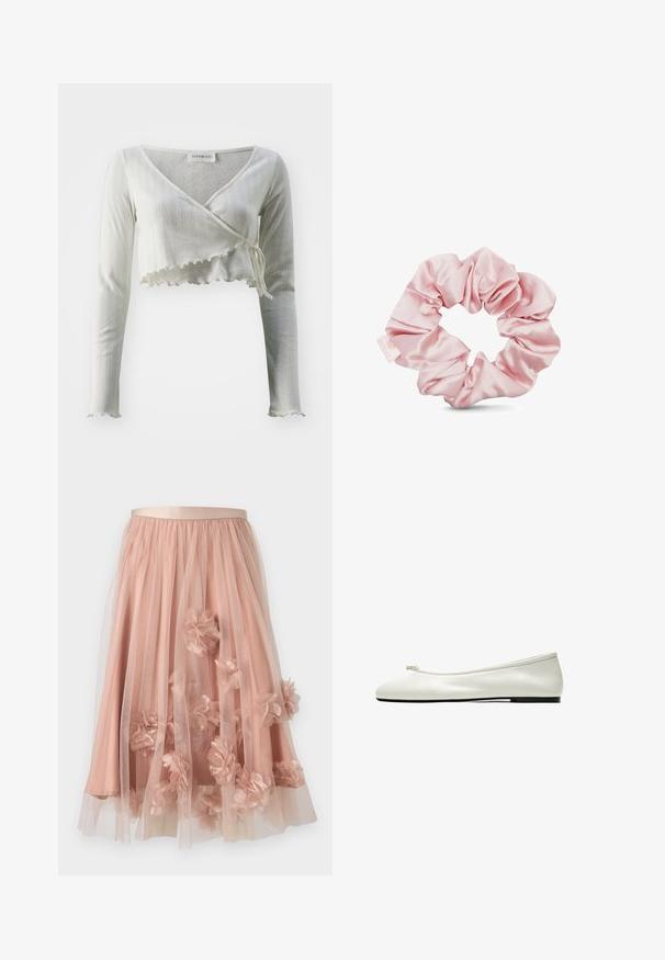 Witte cropped lange mouwen top met een V-hals, geribbelde textuur en geschulpte zoom. Heeft een wikkelontwerp met een strik in de taille.; Tule rok in zachtroze met een satijnen tailleband. Voorzien van gelaagde doorschijnende stof en driedimensionale bloemapplicaties verspreid over het geheel.; Witte leren ballerinas met een klein knoopdetail op de afgeronde neus en een dunne zwarte zool.; Roze satijnen scrunchie met een gladde textuur, met een gatheringdesign en een klein label met het merklogo. Cirkelvormig voor haarstyling.