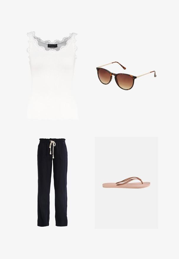 Débardeur blanc à côtes avec dentelle au niveau de l'encolure et des manches. Présente une texture douce et une coupe ajustée. Étiquette de la marque visible à l'intérieur.; Pantalon en lin bleu marine avec une taille à cordon de serrage et des accents de nouette, doté de deux poches latérales et d'une coupe décontractée.; Une seule sandale tongs rose clair avec semelle texturée et brides en forme de Y en or rose métallique sur un fond uni.; Lunettes de soleil en écaille de tortue avec des verres dégradés marron, forme œil de chat, accents en métal doré sur les branches, et monture en plastique lisse.