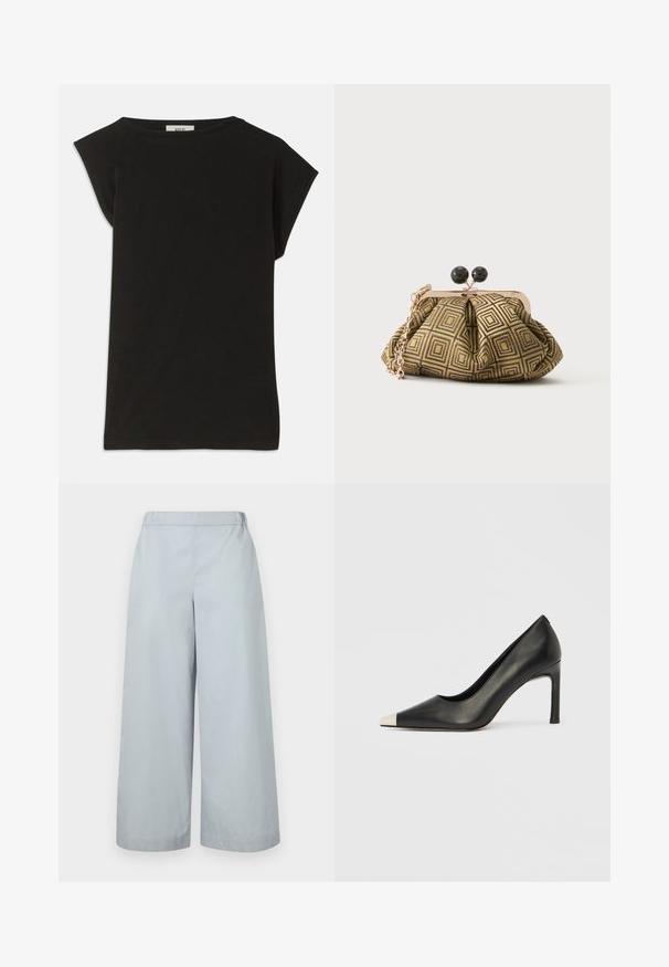 Zwarte T-shirt van katoen, met een ruime pasvorm, korte capmouwen, een ronde halslijn en een gladde textuur.; MM by MaxMara ANTILLE - Broek - light blue; Zwarte leren hoge hak met een spits toelopende neus en een metalen zilverkleurige kap. Heeft een gladde afwerking en een slanke hak van 10 cm.; Kleine clutch tas met goud-zwart geometrisch patroon, goudkleurig metalen frame, zwarte bolsluiting en een korte gouden kettingband.