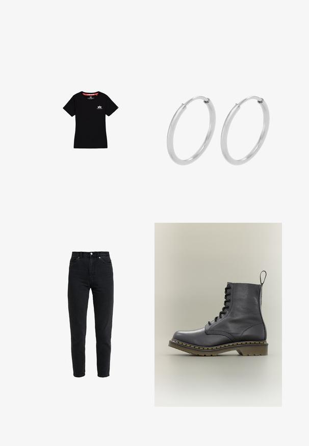 Zwart T-shirt met korte mouwen, klein wit Alpha Industries-logo op de linkerborst en rode voering aan de binnenkant van de kraag.; High-waist zwarte spijkerbroek met voorste knoop en rits, twee voorzakken en taps toelopende pijpen op een witte achtergrond.; Zwarte leren combatlaars met 8 veteroogjes, rubberen zool, gele stiksels en een trekkoordje aan de achterkant. Heeft een gestructureerd bovenwerk.; Zilveren hoepeloorbellen, cirkelvormig, met een gladde glanzende textuur en een constante breedte. Minimalistisch ontwerp zonder extra accenten.