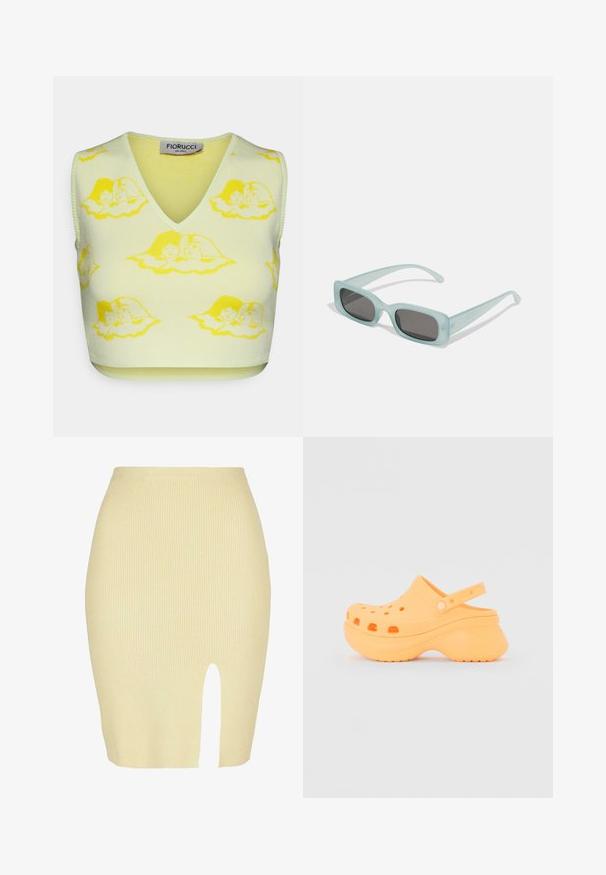 Fiorucci INTARSIA - Μπλούζα - yellow; Ριγέ μεσοφόρι σε ανοιχτό κίτρινο με λεπτομέρεια σκίσιμου μπροστά, διαθέτοντας εφαρμοστή σιλουέτα και μαλακή υφή.; Πορτοκαλί λάτεξ πέδιλο με ανυψωμένη σόλα, κυκλικά αεραγωγά και ρυθμιζόμενο λουράκι πίσω. Λείος υφή και στρογγυλό σχήμα.; Ενα ζευγάρι ορθογώνια γυαλιά ηλίου με ανοιχτό μπλε ημιδιαφανείς σκελετούς και σκούρους γκρι φακούς, διαθέτοντας ίσιες βραχίονες και ελάχιστες λεπτομέρειες υλικών.