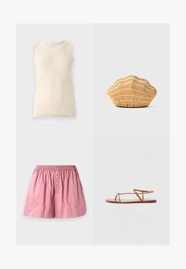 Mouwloze crèmekleurige top met geribbelde textuur en ronde hals. De stof lijkt zacht, met een aansluitende pasvorm en zonder zichtbare patronen of accenten.; Roze katoenen slaapshorts met een elastische tailleband, twee voorste knopen en een losse pasvorm. De stof is soepel met een licht gekreukt textuur.; Loeffler Randall LARA STRAPPY - Teensandalen - timber; Geweven rotan handtas in de vorm van een sint-jakobsschelp met natuurlijke lichtbruine kleur en afgeronde, gestructureerde randen.