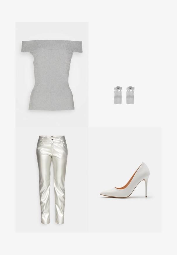 Gestuz SILVIGZ OFF SHOULDER - Top - silver; ONLY ONLJACI LILO - Bukser - silver; Hvid patentlæder højhælet pumpe med spids tå og slank stiletto-hæl, der har en glat overflade og en beige inderside.; Par polerede sølv creoløreringe med glat, let buet overflade og butterfly-lås, vist på hvid baggrund.