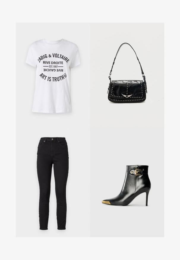 Weißes Baumwoll-T-Shirt mit fettem schwarzen Text, der den Markennamen, den Standort, das Gründungsdatum und den Slogan in einem kreisförmigen Layout zeigt. Rundhalsausschnitt.; Schwarze, eng geschnittene Jeans aus Denim mit hoher Taille, featuring Fronttaschen, einem Knopfverschluss und dezenten Steppnähten an den Nähten.; Schwarzer Knöchelstiefel aus glänzendem Leder mit spitz zulaufender Zehenpartie, Stöckelabsatz und goldfarbener Hardware mit dekorativem Schnallendetail.; Schwarze Leder-Schultertasche mit silbernen Nieten und geflügeltem Metall-Emblem auf der Frontklappe vor einfarbigem Hintergrund.
