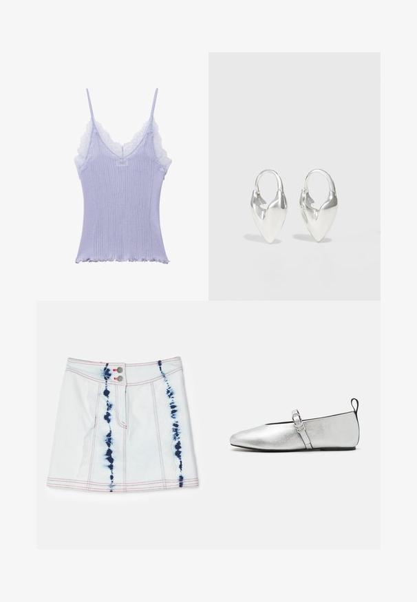 Top cami côtelé violet clair avec fines bretelles spaghetti et bordure en dentelle blanche le long de l'encolure et des emmanchures.; Jupe en denim mini en bleu clair avec des motifs tie-dye en bleu foncé. Équipée de coutures rouges et de deux boutons à l'avant. Longueur courte avec une coupe ajustée.; rag & bone SPIRE MARY JANE - Babies - silver; Otiumberg ROSCIDA HEART HOOPS - Boucles d'oreilles - silver-coloured