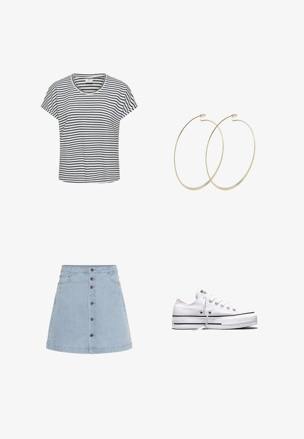 Gestreepte T-shirt in wit en marineblauw, gemaakt van een zachte stof. Heeft een ronde halslijn en korte mouwen met een relaxte pasvorm.; Denim rok in lichtblauw met witte strepen. Voorzien van een knoopsluiting aan de voorkant, twee zijzakken en een zwierige zoom.; Witte lage canvas sneaker met witte veters, zwarte strepen op de zool en een rubberen, getextureerde neuskap, zijaanzicht op een witte achtergrond.; Pilgrim Oorbellen - gold-coloured