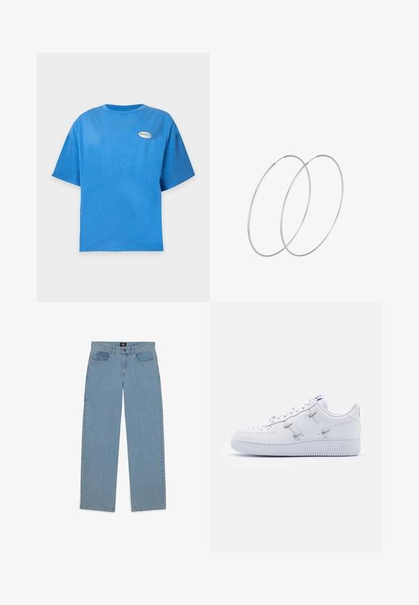 Blauw t-shirt met korte mouwen met een klein ovaal logo met de tekst "Surf Club" op de linkerbovenborst tegen een witte achtergrond.; Lichtblauwe jeans, losse pasvorm, denim stof, vijf-pocket ontwerp, knoopsluiting, rechte pijpen, zichtbare stiksels, geen patronen of accenten.; Nike Sportswear AIR FORCE 1 - Sneakers laag - white/hyper royal/black; Zilveren hoepel oorbellen met een minimalistisch ontwerp. Cirkelvormig, gladde textuur en dun profiel. Lichtgewicht met een gepolijste afwerking.
