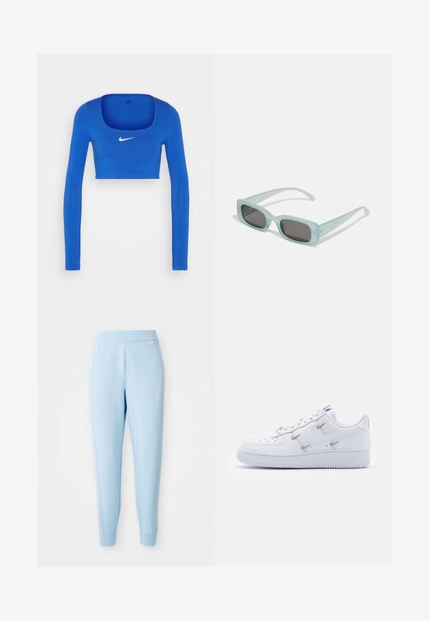 Nike Sportswear W NSW LS CROP TOP SW - Top s dlhým rukávom - game royal/phantom; Svetlomodré teplákové nohavice z jemného materiálu s hladkou textúrou, zúženými nohavicami a diskrétnym logom na boku.; Nike Sportswear AIR FORCE 1 - Tenisky - white/hyper royal/black; Párik obdĺžnikových slnečných okuliarov s svetlomodrými priehľadnými rámami a tmavosivými sklami, s rovnými stranami a minimálnymi hardvérovými detailmi.