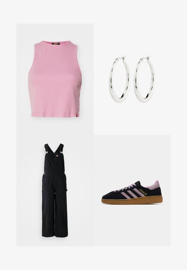 Rosa gerippter Cropped-Top mit rundem Halsausschnitt und ärmellosem Design. Besitzt einen Saum, der knapp über der Taille endet.; Schwarze Denim-Latzhosen mit weitem Bein, verstellbaren Schulterriemen, Fronttasche und silbernen Hardware-Akzenten. Glatte Textur, minimalistisches Design.; Schwarze und rosa Wildleder-Sneaker mit Gummisohle, drei rosa Streifen, goldenem "SPEZIAL"-Branding und strukturiertem Gummiuntergrund. Niedrigschnitt-Design.; Silberne Creolen mit einer glatten, glänzenden Oberfläche. Kreisform, ausgestattet mit einem sicheren Verschluss. Einfaches und elegantes Design.