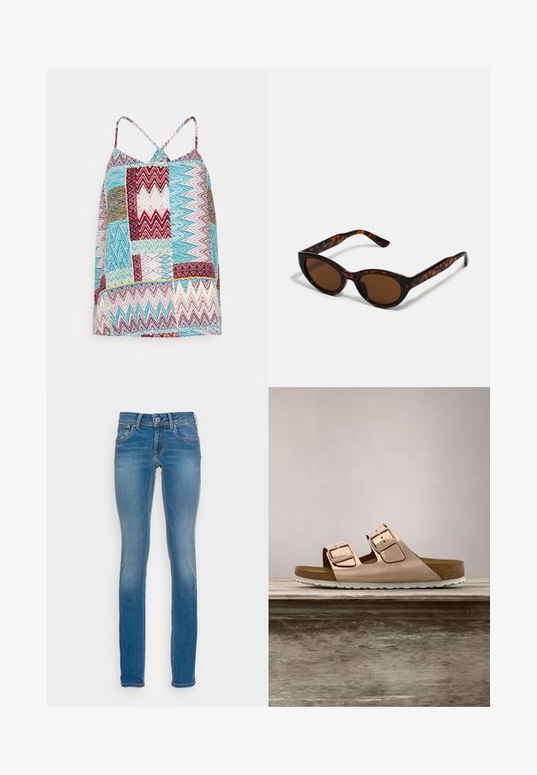 ONLY Tall ONLALMA LIFE CYRUS SINGLET - Top - molten lava zigzag rhombus; Lysblå denimjeans med slim fit, fem lommer og kontrasterende orange syninger, med knap- og lynlåslukning.; Rosenfarvede slidesandaler i metal med to justerbare metalspænder, korkfodbed og hvid gummisål. Glat metalfinish, åben tå-design.; Brune skildpadde solbriller med en vintage katteøje-form og brune linser. Har buede arme med røde detaljer.