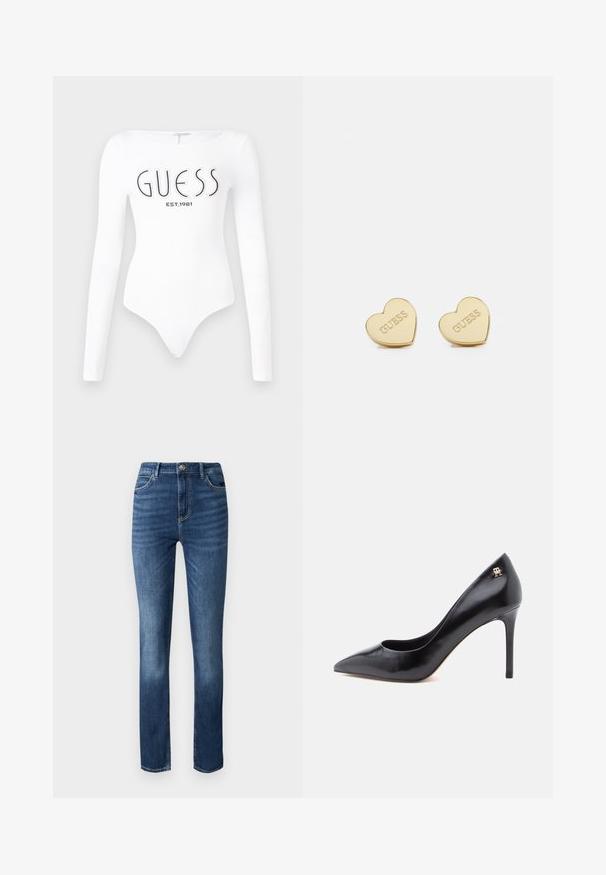 Body à manches longues blanc avec un col rond. Présente le logo "GUESS" et "EST.1981" imprimés en noir sur le devant. Texture lisse.; Jeans en denim bleu foncé avec une coupe droite, style cinq poches et un léger délavage à l'avant pour plus de texture.; Escarpin en cuir noir à talon haut avec un bout pointu, présentant un design ajouré et un petit logo doré sur le talon.; Boucles d'oreilles en forme de cœur en or avec une finition polie, logo "GUESS" en relief et texture lisse. Design simple, adapté à diverses occasions.