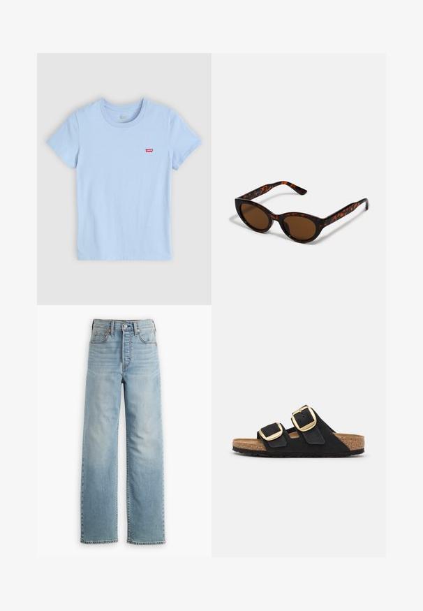 Camiseta de algodón azul claro con cuello redondo y mangas cortas. Presenta un pequeño parche del logo rojo de Levi's en el lado izquierdo del pecho.; Vaqueros de mezclilla azul claro con diseño de talle alto, corte de pierna recta, estilo de cinco bolsillos y detalles de costuras visibles.; Sandalias deslizantes de ante negro con dos correas anchas, cada una con una gran hebilla dorada, y una plantilla de corcho natural con una suela de goma texturizada.; Gafas de sol de carey marrón con una forma vintage de ojo de gato y lentes marrones. Presentan brazos curvados con acentos rojos.