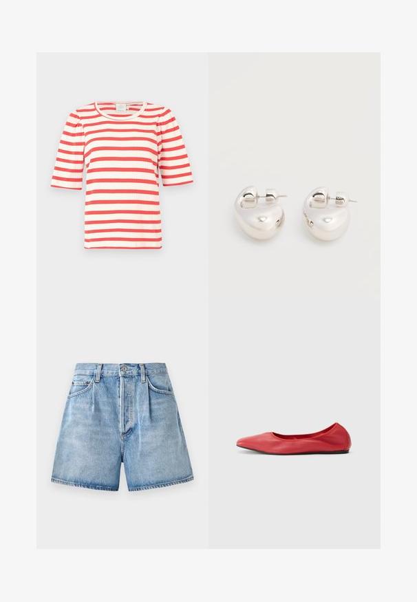 Rot-weißer gestreifter Kurzarm-Top mit gerippter Textur und rundem Halsausschnitt. Puffärmel verleihen dem Design Volumen.; Helle blaue Jeansshorts mit hoher Taille, ausgestattet mit einem Knopf- und Reißverschluss, vorderen Taschen und einem rohen Saum.; Filippa K REY FLATS - Klassischer Ballerina - bright red; Paar glänzende silberne dicke Creolen mit Stecker-Verschlüssen auf weißem Hintergrund.