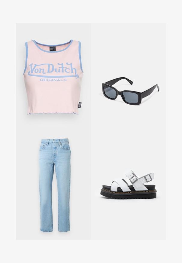 Lyserød ribbede crop top med lyseblå kant og et stort blåt "Von Dutch" logo. Har en rå kant og et label på siden.; Lyseblå jeans med høj talje og lige ben, med lommer foran og bagpå, bæltestropper og knaplukning.; Hvide lædersandaler med justerbare spænder, lagdelt sort platformssål og orange syning langs kanten.; Sorte rektangulære solbriller med mørkt tonede linser, tyk plastramme og brede stænger. Glat overflade og kantet design.
