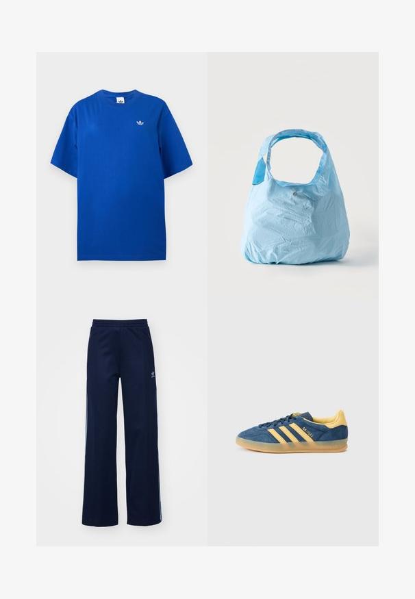 Μπλε κοντομάνικο T-shirt Adidas με στρογγυλή λαιμόκοψη και μικρό λευκό λογότυπο Adidas trefoil στο αριστερό μέρος του στήθους.; Σαλοπέτες από καμβά βαμβακερού με παραλληλόγραμμο σχεδιασμό και φαρδιά πόδια, ελαστική μέση και τσέπες με φερμουάρ, με λευκές λωρίδες στα πλάγια και λεπτομέρεια λογότυπου.; Μπλε σουέντ αθλητικό παπούτσι με κίτρινες λεπτομέρειες, τρεις κίτρινες ρίγες, υφασμένο γλώσσα και διαφανές εξωτερικό πέλμα από καουτσούκ. Ονομασία της μάρκας "Gazelle" ορατή.; Ανοιχτό μπλε επαναχρησιμοποιήσιμη τσάντα για ψώνια με φαρδιές λαβές, με ελαφρά τσαλακωμένο ύφασμα, όρθια σε ένα απλό λευκό φόντο.