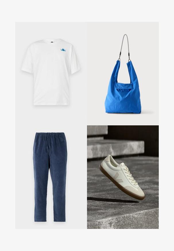 Weißes T-Shirt mit kurzen Ärmeln, kleinem blauen Logo und dem Text "1967" auf der oberen linken Brustseite, vor einem schlichten Hintergrund dargestellt.; Marineblaue Hose mit weicher Textur, elastischem Bund und geradem Bein. Keine Taschen. Der Stoff sieht leicht aufgeraut aus.; Weiße Leder-Sneaker mit beige-gummiartiger Sohle, flachen Schnürsenkeln und V-förmigem Akzent an der Seite. Verfügt über eine glatte Oberfläche und minimale Nahtdetails.; Hellblaue weiche Stofftasche mit schwarzem und weißem Kordel-Schulterriemen vor hellem einfarbigem Hintergrund.