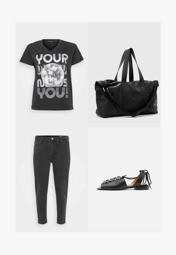 Schwarzes Baumwoll-T-Shirt mit V-Ausschnitt, kurzen Ärmeln und einem Grafikdesign eines Discokugels mit Text in metallischen und gestreiften Schriftarten.; Schmal geschnittene schwarze Jeans aus Denim mit vorderem Knopf und Reißverschluss, Gürtelschlaufen und fünf Taschen, auf einem schlichten hellen Hintergrund präsentiert.; Schwarze Leder-Sandale mit offenem Zehenbereich, flacher Sohle, silbernen Perlendetails und Schnürriemen am Knöchel auf hellgrauem Hintergrund.; Schwarze Leder-Duffelbag mit zwei Schulterriemen und einem verstellbaren Umhängegurt, dargestellt vor hellem, einfachem Hintergrund.