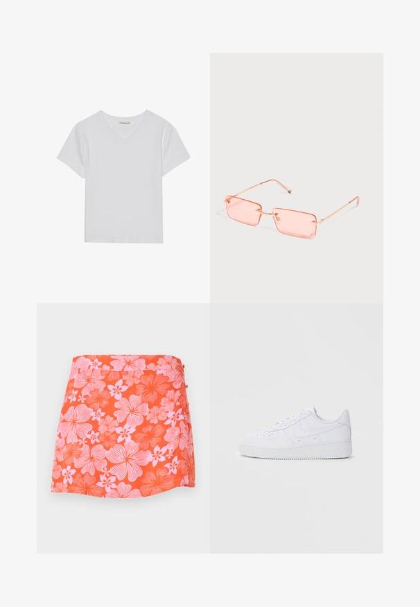 T-shirt blanc à manches courtes en V, en tissu côtelé. Présente un design épuré avec un ourlet droit et un minimum de détails.; Mini-jupe orange vif avec grand imprimé floral rose, boutons sur le côté et ourlet droit.; Baskets blanches Nike Air Force 1 avec tige en cuir, bout rond, fermeture à lacets, col rembourré et semelle en caoutchouc texturé.; Lunettes de soleil rectangulaires sans monture teintées rose avec des branches fines en métal doré et des plaquettes nasales réglables sur un fond clair uni.