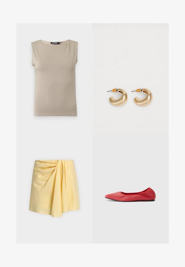 Haut beige en coton sans manches avec larges bretelles et col rond, taille moyenne, posé à plat sur fond blanc.; Jupe mini jaune avec un détail froncé créant de doux plis sur le devant, en tissu léger.; Filippa K REY FLATS - Ballerines - bright red; Deux boucles d'oreilles en forme de cerceau en or brillant, avec un design courbé, présentant des accents orange près de la tige, sur fond blanc uni.