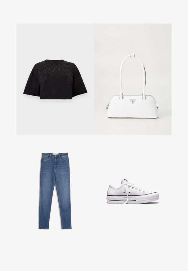 Zwart cropped topje met wijde mouwen en een ronde halslijn, versierd met verspreide kleine zilveren studs aan de voorkant en op de mouwen.; Blauwe denim jeans met een hoge taille, slim fit, zijzakken, een ritssluiting en contrasterende stiksels. Gestructureerd ontwerp met een gladde textuur.; Wit lage canvas sneaker met witte veters, rubberen zool, zwarte streepdetails en logopatch op de tong en hiel.; Witte leren handtas met een gebogen vorm, voorzien van een zilveren driehoekig logo en ritssluiting. Gladde textuur en dubbele handvaten.