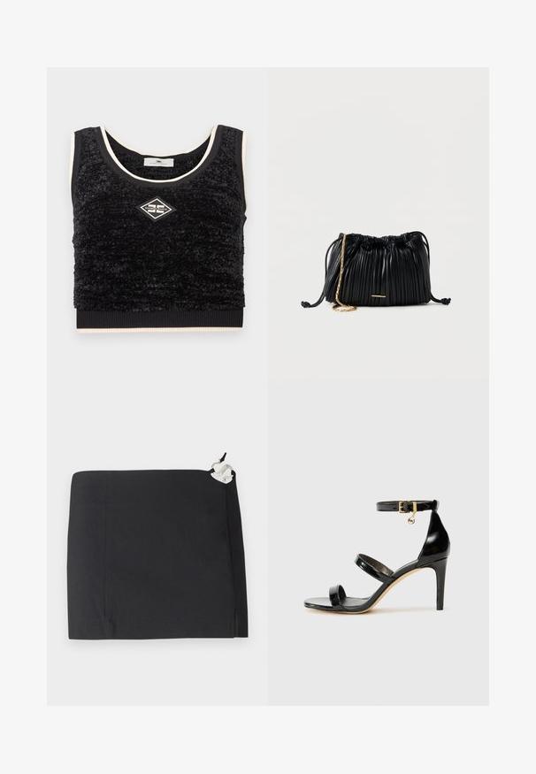 Zwarte gestructureerde mouwloze cropped top met crème bies en een centraal geplaatste, diamantvormige logopatch met de tekst "Elisabetta Franchi".; Zwarte rok met een slank ontwerp, rechte vorm en een gladde textuur. Inclusief een witte accenten met hardwaredetail aan de zijkant.; Zwarte gepatineerde leren sandaal met drie banden, enkelgesp en 10 cm hoge stiletto hak. Bevat gouden hardwaredetails en een logo charm.; Zwarte plissé leren handtas met trekkoord, gouden kettingriem en een klein horizontaal gouden accent aan de voorkant.