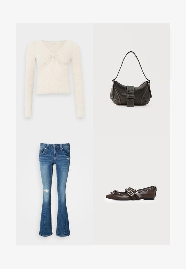 Creme langærmet top lavet af blødt, tekstureret stof. Har en V-udskæring og en twist-detalje i midten. Forkortet design.; Blå denim flared jeans med en mellemhøj talje, slidte detaljer på knæene og en glat, struktureret overflade gennemgående.; Mørkebrune lædersko med flad sål og spids snude, dobbelt sølvsnørrebånd, metaløjer og dekorativ sløjfe foran.; Sort læder skuldertaske med spænde på remmen, afrundede kanter og kontrasterende hvide syninger på en ensfarvet baggrund.