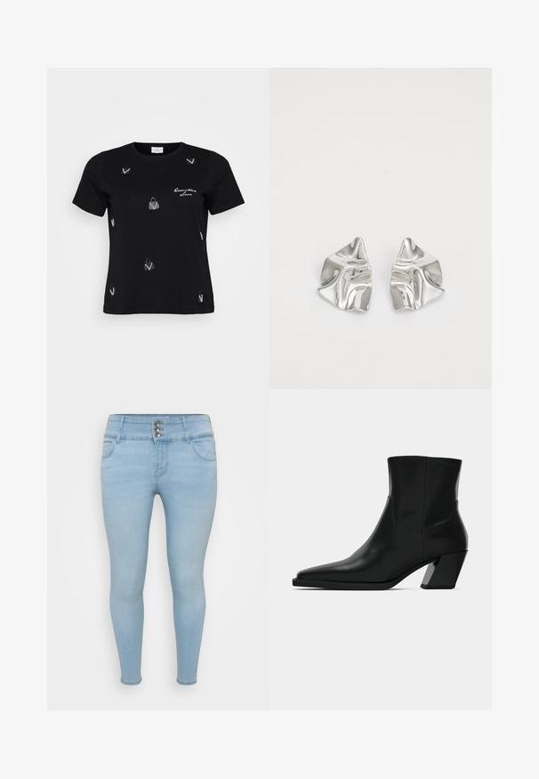 Sort bomulds T-shirt med korte ærmer, prydet med spredte hvide håndtaskemotiver og et skriftligt design, der siger "Essential Love."; Lysblå skinny jeans lavet af denim. Har tre-knaps lukning, to frontlommer og en glat tekstur.; Sortlæder ankelstøvle med spids tå, en slank silhuet og en kraftig firkantet hæl. Glat tekstur med minimale stikninger.; Sølvmetal øreringe med et bølgende, skulpturelt design, der har en poleret overflade og uregelmæssige former, hvilket fremhæver en moderne æstetik.