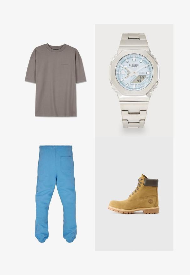 Grå kortærmet t-shirt lavet af blødt bomuld. Har en rund halsudskæring og en diskret broderet logo på forsiden. Løs pasform.; Lyseblå sweatpants lavet af blødt bomuldsstof. Har en elastisk talje, tapered benmanchetter og en baglomme.; Tan ruskindsankelstøvle med brune læderdetaljer, rund tå, grå snørebånd og kraftig gummisål med et trælogo på siden.; Casio G-Shock ur med sølv rustfrit stålrem, lys blå urskive, digital skærm og sølv detaljer. Vandtæt op til 20 bar.