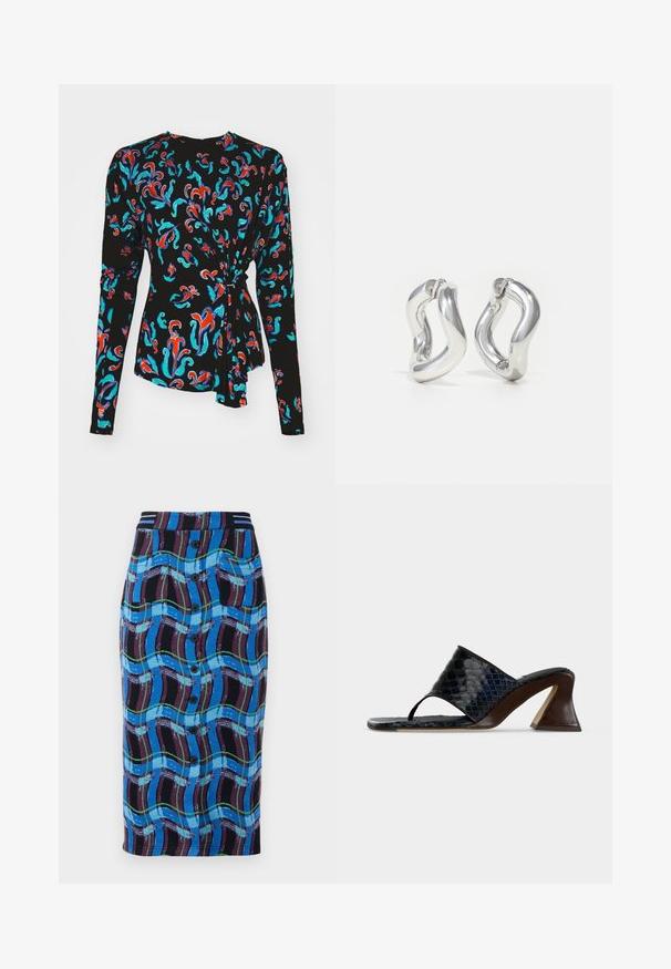 Top noir à manches longues présentant un motif floral coloré en rouge, turquoise et bleu, avec un accent noué à la taille.; Jupe midi bleue avec un motif de vagues multicolores, dotée d'une taille noire, de boutons à l'avant et de deux poches latérales.; Sandale à talon noire texturée crocodile avec large bride avant, boucle d’orteil et talon bloc évasé sur fond blanc.; Boucles d'oreilles créoles argentées avec un design torsadé. Bords arrondis et finition brillante. Fermoirs ouverts pour un port facile. Texture lisse sur toute la surface.