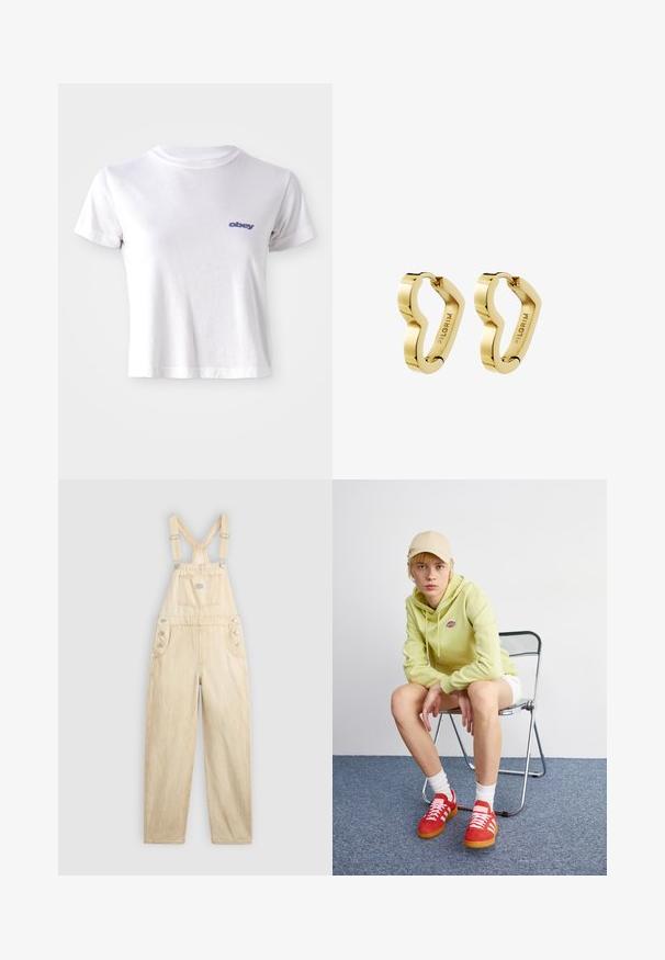 Camiseta de algodón blanca con escote redondo y mangas cortas, con un pequeño logotipo azul "obey" en el área del pecho izquierdo.; Overol de mezclilla en un tono beige claro, con un bolsillo cuadrado, tirantes ajustables, botones de presión en el lateral y corte de pierna ancha.; Sudadera verde claro con logo, pantalones cortos blancos, zapatillas rojas con rayas blancas, sentado en una silla plegable de cromo contra un fondo neutral.; Par de pendientes de aro con acabado dorado pulido y forma ondulada irregular, grabados con "PILGRIM" en el interior.