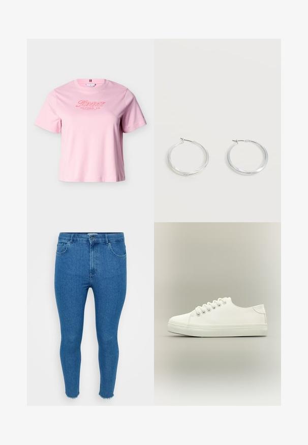 Lyserød T-shirt med korte ærmer og "Tommy Hilfiger, Co. Los Angeles, CA, USA" tekst i rødt på brystet.; Smal blå denimjeans med høj talje, fem-lommer-design og rå kant. Materialet ser glat ud med let falmning på lårene.; Hvid lavtop sneaker med hvide snørebånd og gummisål vist fra siden på en neutral baggrund.; Sølvfarvede metaloorringe med glat, let buet overflade og låsemekanisme på en ensfarvet hvid baggrund.