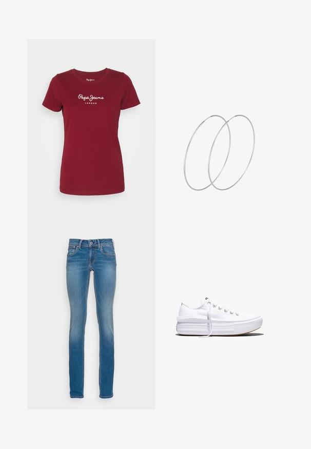 Rode katoenen t-shirt met korte mouwen, ronde hals, en witte "Pepe Jeans London" logo gedrukt op de borst. Soepele textuur.; Lichtblauwe denim jeans met een slim fit, vijf zakken en contrasterende oranje stiksels, met een knoop- en ritssluitingen.; Witte lage canvas sneaker met dikke plateauzool, veters aan de voorkant en rubberen toeskap met structuur, zijaanzicht.; Zilveren hoepel oorbellen met een minimalistisch ontwerp. Cirkelvormig, gladde textuur en dun profiel. Lichtgewicht met een gepolijste afwerking.