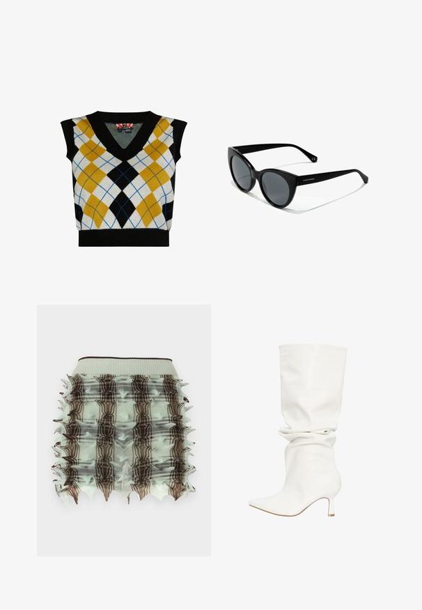 Ærmeløs sweater med V-halsdesign, der har et argyle-mønster i gule, sorte, hvide og blå nuancer. Fremstillet af blødt strikmateriale.; Mintgrøn rynket nederdel med et burdesign, der har brune ternede mønstre og spidse kanter. Elastisk talje for god pasform.; Hvid slasket læderstøvle til midtkalv med spids tå og lav, buet hæl, vist mod en ensfarvet hvid baggrund.; Kattøje-solbriller med sorte plastrammer, grå tonede linser og glat overflade. Har logo på venstre arm og buede stænger.