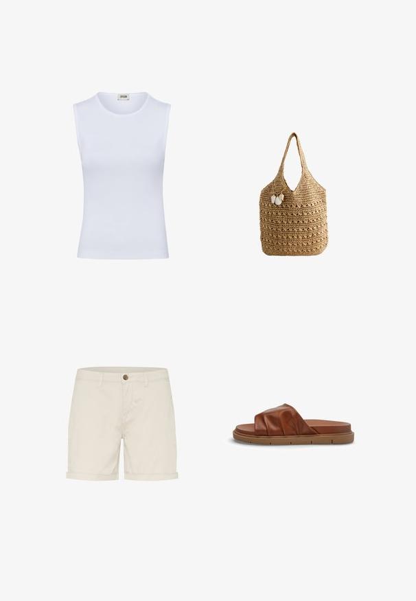 Weißes ärmelloses geripptes Tanktop mit rundem Ausschnitt und Markenlabel DRYKORN innen am Kragen.; Helle beige Baumwollshorts mit Knopfverschluss, umgeschlagenen Säumen und Seitentaschen. Glatte Textur und maßgeschneiderte Passform für Komfort.; Braune Ledersandale mit gepolstertem, gerafftem Oberriemen und dicker Gummisohle mit sichtbaren Rillen vor weißem Hintergrund.; Geflochtene Strohtasche in Tan mit großem Schlaufenhenkel und drei kleinen hängenden Muschel-Anhängern.