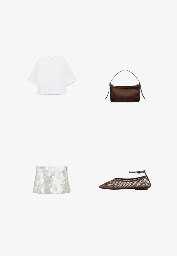 T-shirt blanc à manches courtes, coupe carrée, en coton doux. Présente un col rond et des manches larges, avec un design épuré et simple.; Pochette blanche couverte de grands sequins brillants et superposés, forme rectangulaire avec un bord supérieur légèrement courbé.; Chaussure plate marron en mesh à bout pointu avec bride à la cheville et boucle argentée, présentée de profil sur un fond blanc.; Sac d'épaule en tissu brun texturé avec une sangle fine et une fermeture éclair supérieure, sur fond blanc uni.