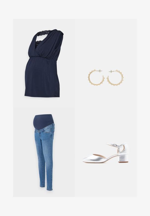 MAMALICIOUS MLZORINA TESS TOP - Top - navy blazer; Schwangerschaftsjeans mit einem blauen elastischen Bund und schmalen Beinen, aus hellblauem Denim mit subtilen Verwaschungen und klassischen Gesäßtaschen.; Silberne, metallische Pumps mit niedrigem Absatz und Knöchelriemen, mandelförmiger Spitze, glatter Textur und Blockabsatz.; Goldene Creolen mit einem strukturierten Design, die kleine Perlen am Rand aufweisen. Sie haben eine geschlossene Hufeisenform und einen Stecker-Verschluss.