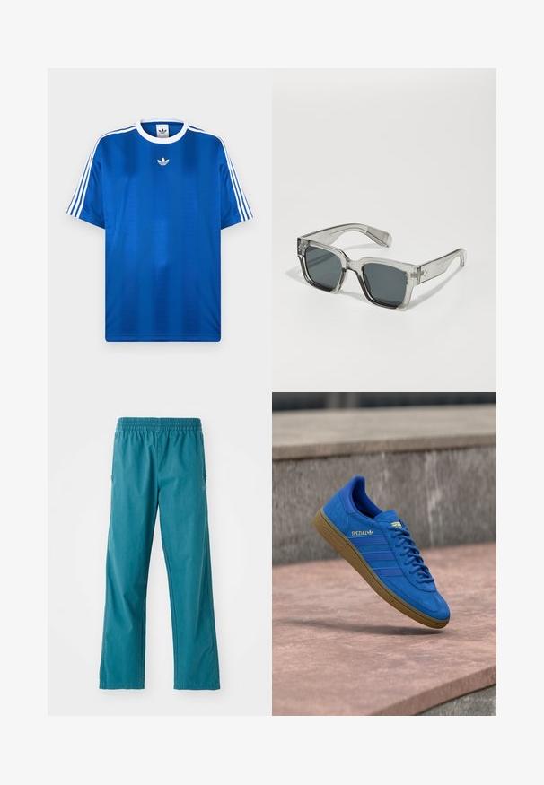 Königsblaues sportliches T-Shirt aus glattem Stoff, mit weißen Streifen an den Ärmeln und einem kleinen weißen Logo auf der Brust.; Türkisfarbene Hose aus leichtem Stoff, mit elastischem Bund und geradem Schnitt sowie Seitentaschen.; Blauer Adidas Spezial Sneaker mit Gummisohle, Schnürsenkel gebunden, schwebend über einer glatten Steinoberfläche nahe einer grauen Betonwand.; Klare, übergroße Sonnenbrillen mit dunklen Gläsern, ausgestattet mit einem massiven rechteckigen Rahmen und strukturierten Bügelakzenten. Hergestellt aus transparentem Kunststoff.