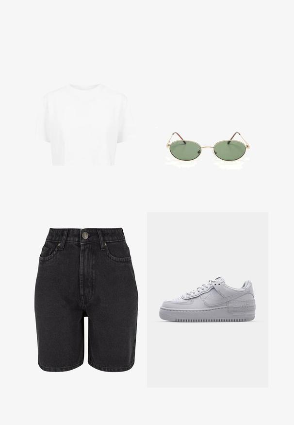 Witte cropped t-shirt, korte mouwen, ronde halslijn, gemaakt van gladde stof, zonder zichtbare patronen of opvallende hardware.; Zwarte denim shorts met een hoge taille, vijf-pocket ontwerp en metalen knoopsluiting. De stof heeft een gladde textuur met subtiele vervaging.; Grijze Nike Air Force 1 sneaker met geperforeerde neus, glad leren bovenwerk, dikke zool en verhoogde 'AIR' details op de hiel.; Ovale zonnebril met goudkleurig metalen montuur, groene getinte glazen en dunne pootjes, liggend op een witte ondergrond.