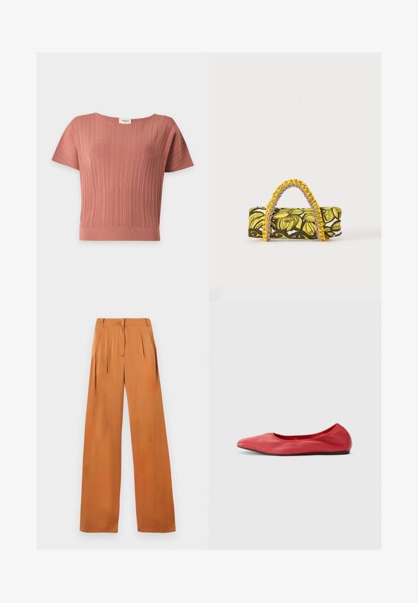 Haut en maille côtelée à manches courtes de couleur rose poudré avec un col bateau et un bas ajusté, présenté sur un fond gris clair uni.; Pantalon ample couleur rouille avec plis, passants pour ceinture et fermeture éclair cachée à l'avant, présenté à plat sur un fond blanc.; Filippa K REY FLATS - Ballerines - bright red; Sac rectangulaire avec motif floral jaune et noir et anse tressée jaune et rose sur fond blanc.