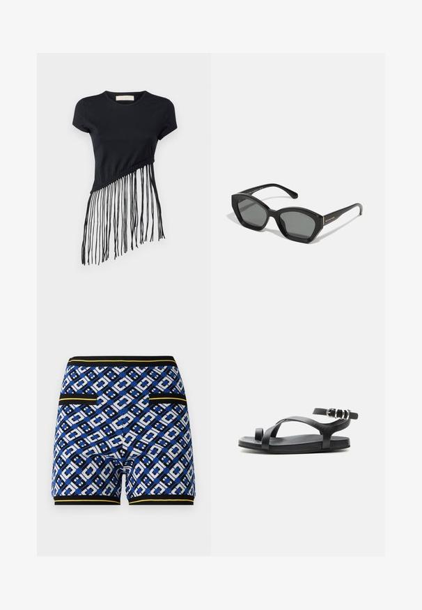 Sort t-shirt med korte ærmer og et asymmetrisk design, der har lange frynser langs nederste kant og flettede detaljer i taljen.; Strikkede mønstrede shorts med et blåt, sort og hvidt geometrisk design, med kontrasterende gule accenter og lommer på siderne.; Sort flad sandal med tynd tåstrop, krydsede remme og justerbar ankelrem med sølvspænde, vist mod ensfarvet baggrund.; Sorte rektangulære solbriller med en markant vinkelramme, mørkegrå linser og et subtilt brandlogo på stangen.