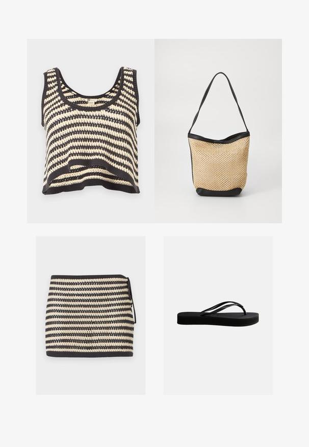 Zwart-wit gestreepte gebreide mouwloze cropped top met ronde halslijn en gestructureerd patroon.; Zwart-beige gestreepte gebreide minirok met zijstrik en gestructureerd open geweven patroon.; Zwarte rubberen teenslipper met gestructureerd zool en Y-vormige band, zijaanzicht op een effen lichte achtergrond.; Geweven stro on the tas met een natuurlijke textuur, accentueert door een zwarte faux leren rand en schouderband; open-top ontwerp.