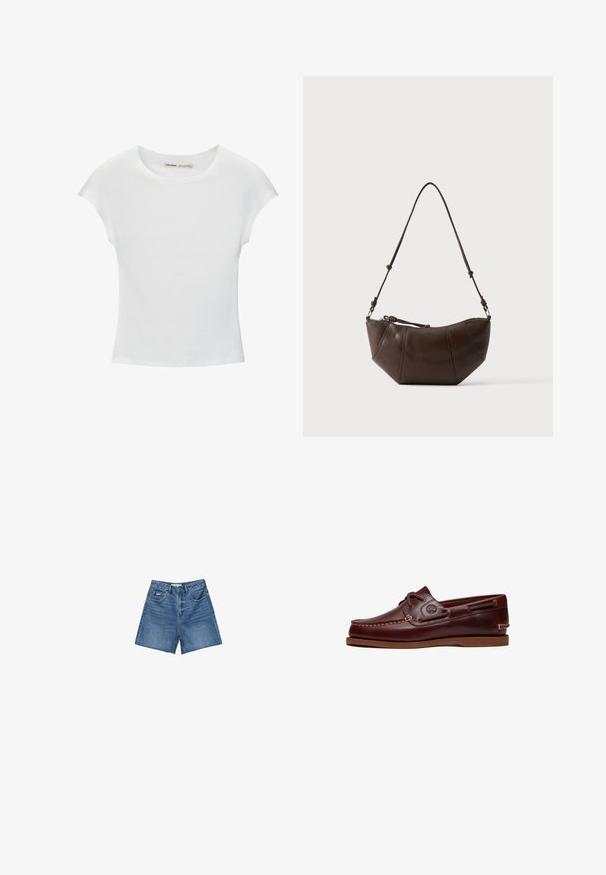 T-shirt en coton blanc avec manches courtes retroussées, encolure ronde et ourlet droit. Texture lisse sans motifs ni accents visibles.; Shorts en denim de lavage bleu moyen, avec un design classique à cinq poches, passants de ceinture, et fermeture éclair avec bouton.; Chaussure bateau en cuir marron avec lacets, détails de couture et logo Timberland sur le côté, présentée sur un fond blanc.; Sac à bandoulière en cuir marron avec un fond incurvé et une sangle réglable sur un fond clair uni.