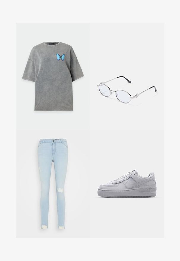 Sivá oversized tričko s krátkym rukávom, okrúhlym výstrihom a malým modrým motýľom potlačeným na ľavom hrudníku.; Svetlo modré skinny džínsy vyrobené z denimu, s poškodenými kolenami a rozstrapkanými okrajmi, so štandardným pásom a dizajnom s piatimi vreckami.; Šedé tenisky Nike Air Force 1 s perforovanou špičkou, hladkým koženým zvrškom, hrubou podrážkou a embosovaným detailom 'AIR' na päte.; Ovládacie strieborné kovové okuliare oválneho tvaru s priehľadnými sklami, s dekoratívnymi bočnými akcentmi a čiernymi koncovkami na stranách rámu pre lepšie držanie a pohodlie.
