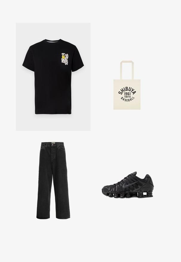 Schwarzes Baumwoll-T-Shirt mit Rundhalsausschnitt, kurzen Ärmeln und einer weißen Grafik mit einem gelben Smiley-Gesicht auf der Brusttasche.; Schwarze weit geschnittene Jeans aus Denim. Sie verfügt über eine hohe Taille, zwei Fronttaschen, einen Knopfverschluss und dezente Nähte.; Schwarze Sportschuhe aus Mesh- und synthetischen Materialien mit einem markanten wellenförmigen Design, schwarzer Gummisohle und reflektierenden Akzenten.; Beige Tragetasche mit zwei Griffen und schwarzem Text „Shibuya 1961 Tokyo Baseball“ mittig vorne.