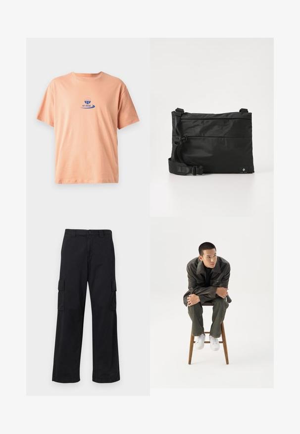 ferskenfarvet bomulds t-shirt med korte ærmer, en rund halsudskæring og et blåt trykt logo med et paddeldesign og teksten "NY PADEL."; Sorte cargo bukser lavet af bomuldsblanding, med løs pasform, to sidelommer og knaplukning. Flad tekstur med minimale udsmykninger.; Ung mand i mørk læderjakke og jeans sidder på en træskammel, læner sig fremad med armene krydset og kigger til siden mod hvid baggrund.; Sort nylon messenger-taske med justerbar rem, fladt design og et sideetiket med et logo. Glat tekstur og minimalistisk stil.