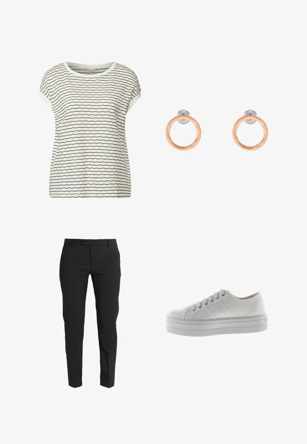 Haut blanc à manches courtes avec des rayures horizontales noires, présentant un col rond et une coupe décontractée. Texture douce avec des coutures visibles.; Pantalons noirs sur mesure en tissu lisse, présentant une coupe slim, des jambes droites, des poches latérales et une taille plate avec une fermeture éclair.; Baskets blanches basses en toile avec semelle épaisse, fermeture à lacets à l'avant, et détails de couture sur le côté.; Boucles d'oreilles circulaires en or rose avec finition brossée, dotées d'arrières transparents pour un port sécurisé. Design simple et minimaliste.