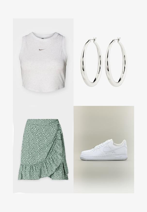 Biely crop top vyrobený z jemnej, textúrovanej látky. Má okrúhly výstrih a bezrukávový dizajn so malým zlatým logom Nike na prednej strane.; Zelená sukňa z látky s čiernym bodkovaným vzorom, volánovým lemom a bočným zavinovacím dizajnom. Hladký povrch a ľahký materiál.; Biela nízka teniska Nike Air Force 1 s šnúrkami, perforovanou špičkou a textúrovanou gumovou podrážkou na neutrálom pozadí.; Strieborné kruhové náušnice s hladkým, reflexným povrchom. Guľatý, veľký tvar s bezpečným zapínaním na vrchu. Lesklý povrch ukazuje žiaru.